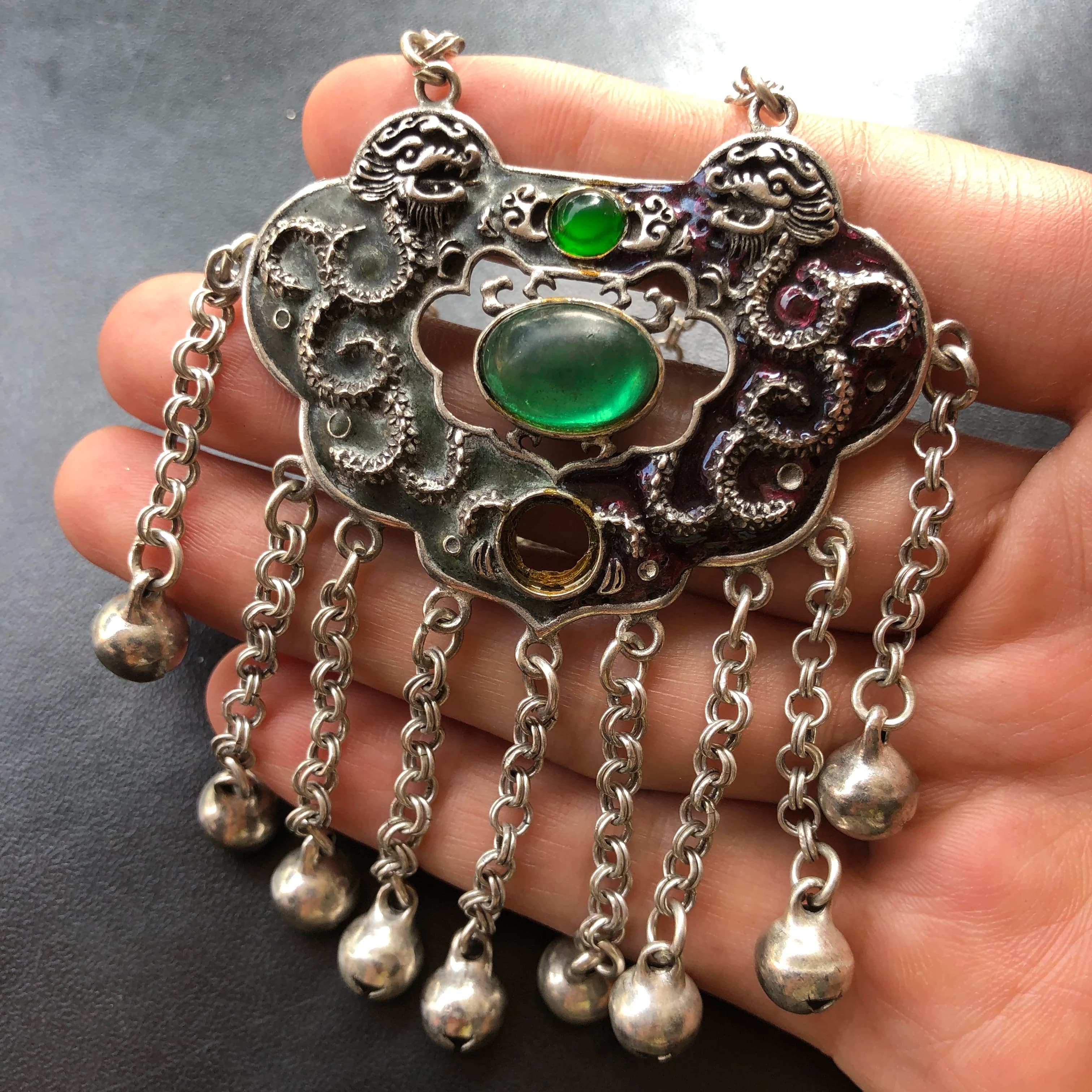 Vintage Chinese Lock Pendant Tibetan Silver Inlaid Green Gem Necklace With Bell Tassel Retro Dragon Pattern Amulet Necklace for