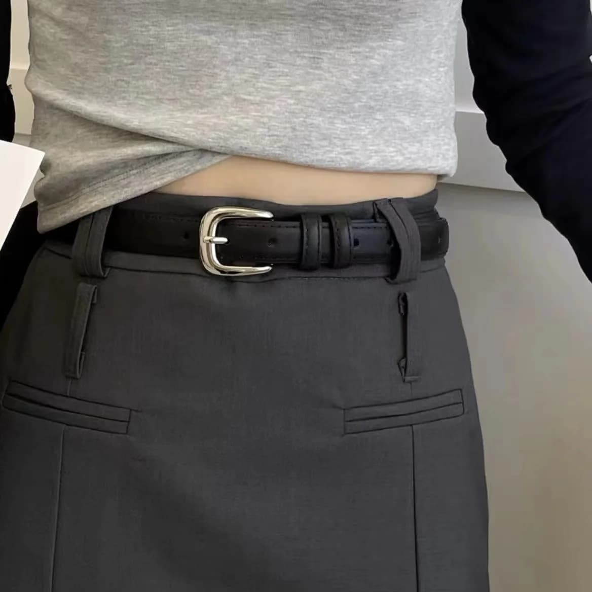 Cintura in pelle da donna con cinture da donna vintage e sensazione di fascia alta, nuovo stile Instagram estivo, jeans casual di nicchia da donna