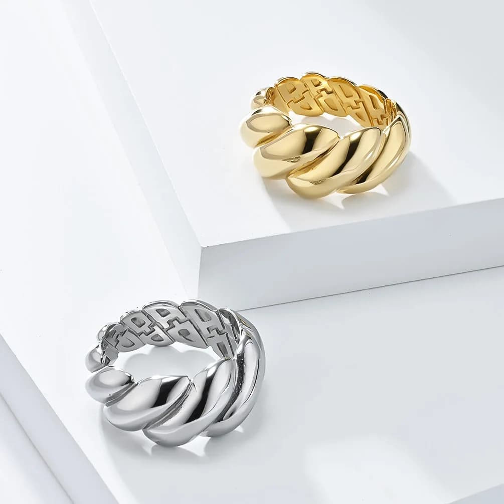Anello in Acciaio al Titanio Placcato Oro 8K con Nodo, Anello da Donna alla Moda per Nightclub, Anello Semplice Opaco, Nuovo Anello di Tendenza