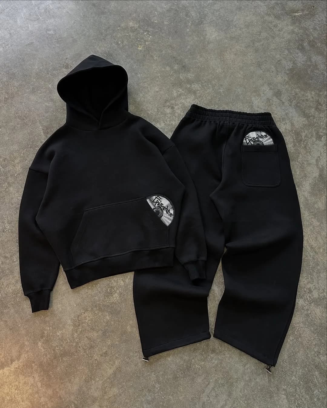 Gothic High Street Hip Hop Harajuku Abbigliamento sportivo da coppia allentato Moda uomo Ricamo Design Felpa con cappuccio Autunno Inverno Pantaloni casual