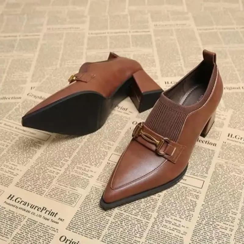 Fibbia in metallo Tacco spesso Scarpe singole Autunno Nuovo stile Punta a punta Bocca profonda Tacchi alti antiscivolo resistenti all'usura in un solo passaggio
