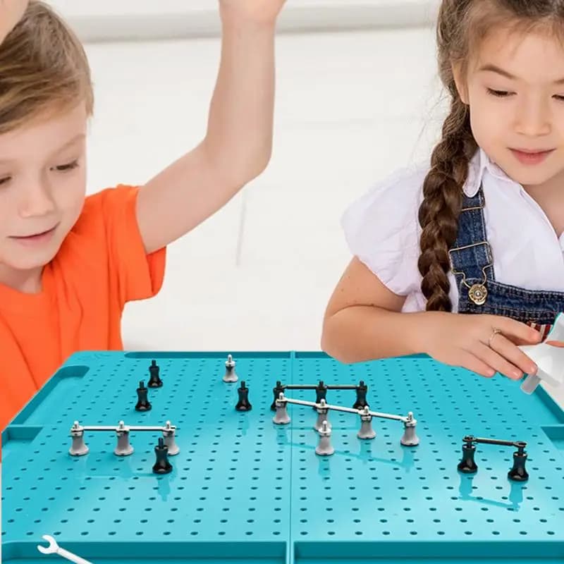 Set di scacchi in bianco e nero Giocattoli educativi per bambini Connessione a catena Scacchiera interattiva portatile per riunioni di famiglia