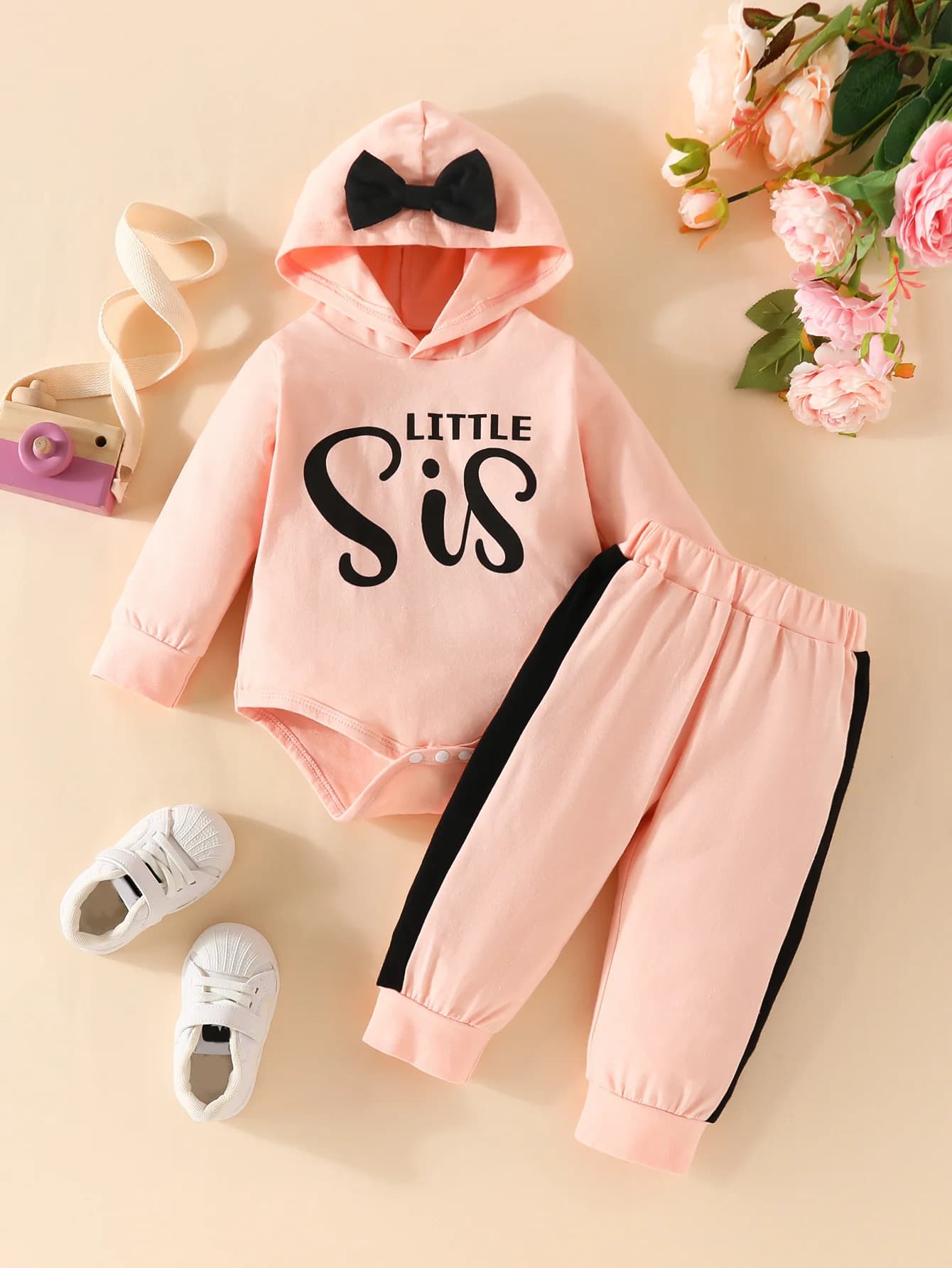Completo primaverile/autunno per neonata - Pagliaccetto con cappuccio con stampa di lettere "Little Sis" + pantaloni patchwork
