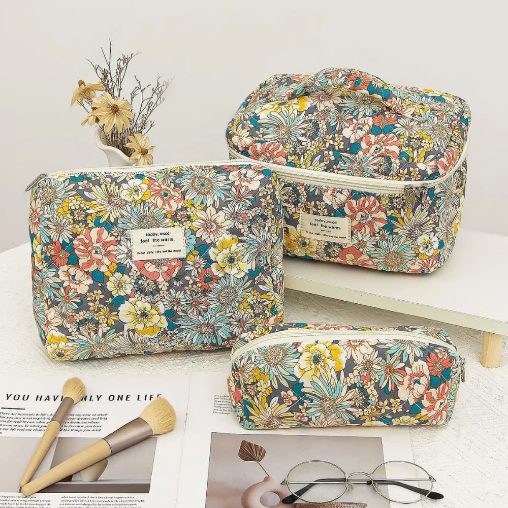 Women's Quilted Cosmetic Bag with Fashionable Floral Print Portable Travel Bag for Makeup Mini Organizer Makeup Bag
