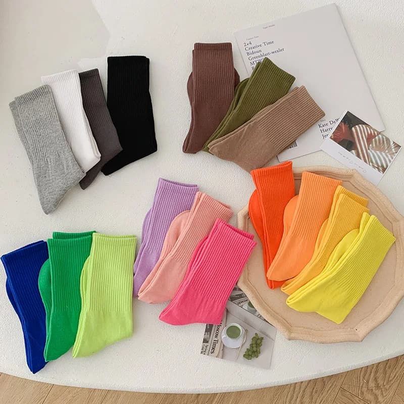 Nuovi calzini lunghi traspiranti in cotone pettinato fine autunno-inverno da donna in colori caramelle, calzini sportivi semplici e versatili