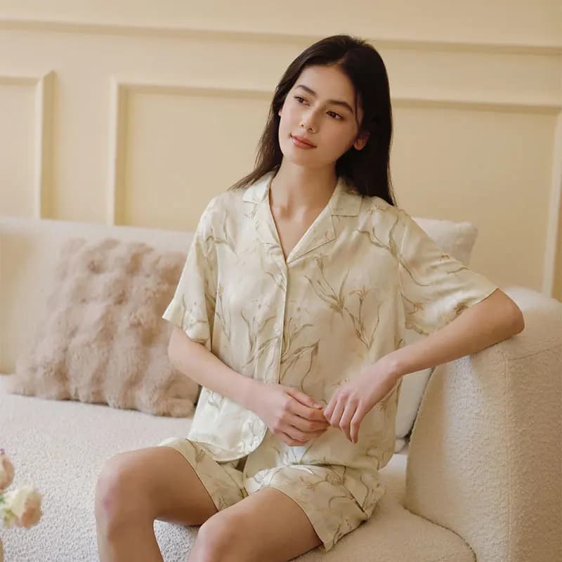 2025 Summer Satin Elegant Pajama Set Lily Print Short-sleeved Shorts Comfortable Lapel Casual Loungewear Viscose Loose Sleepwear