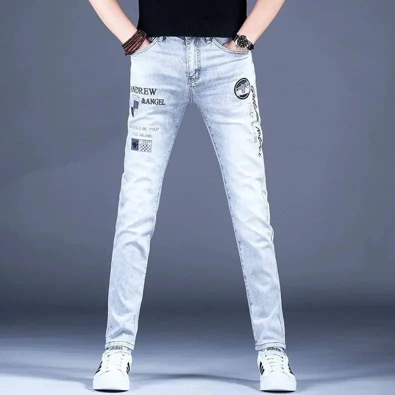 Jeans Estivi da Uomo Grigi Strappati Ricamati, Pantaloni Casual Slim Fit a Gamba Stretta, Abbigliamento Maschile Coreano di Lusso
