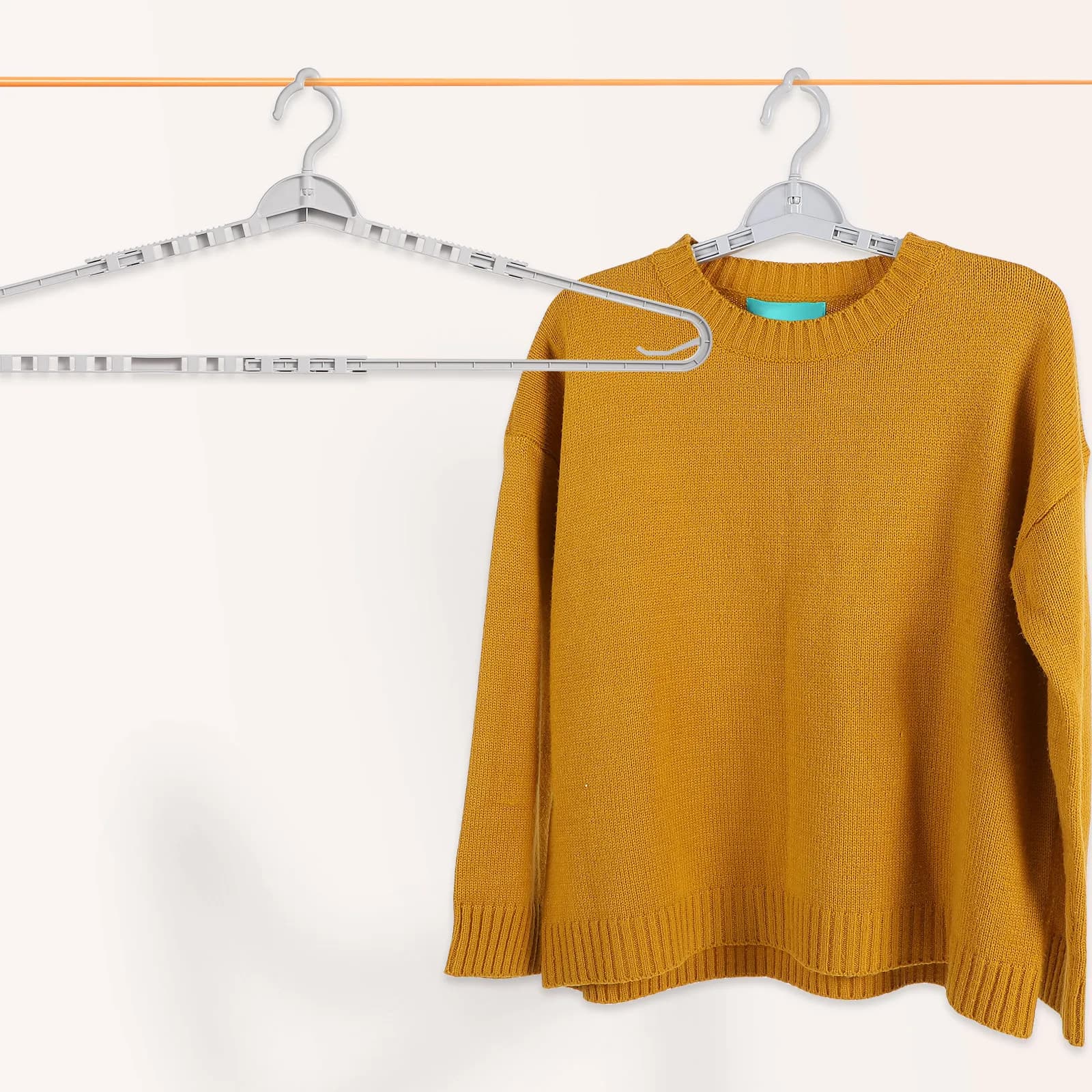 4Pcs Heavy Duty Extra Wide Retractable Hangers Adjustable Folding Clothes Hangers for Bed Sheets Quilts Towels Coats Pants