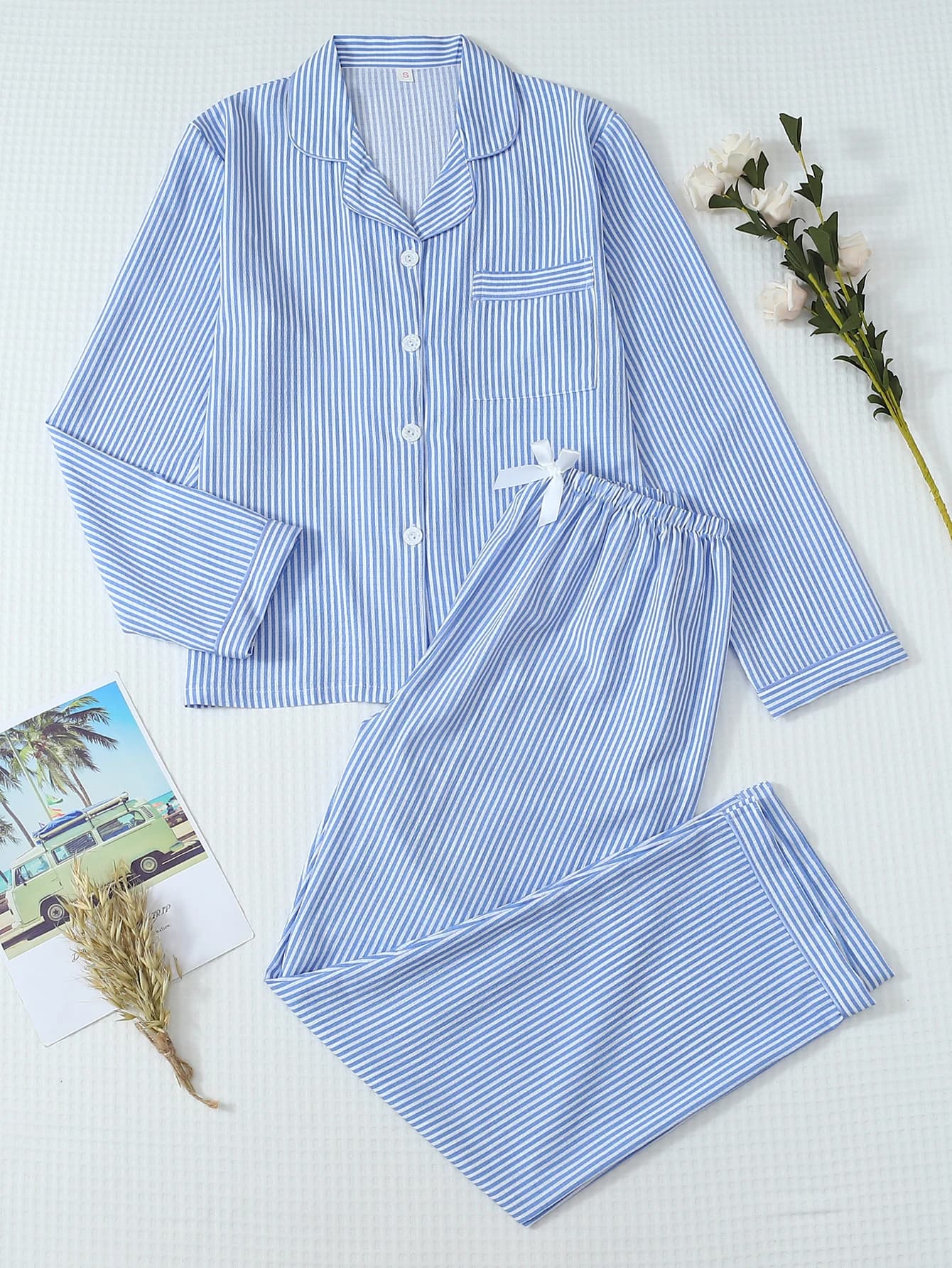 Two-Piece Autumn and Winter Women's Blue and White Striped Printed Pajama Set, Long-Sleeved Button-Down Lapel Top and Long Pants, Casual Sleepwear Loungewear Set Suitable for Home Use