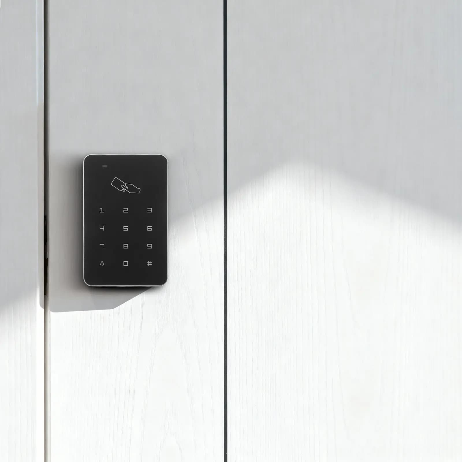 Serratura Digitale Intelligente con Lettore di Schede e Tastiera per Controllo Accessi, per Porte Interne e Cancelli di Appartamenti, Sicurezza