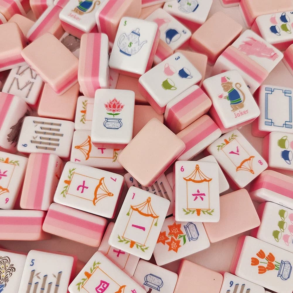 2026 New Pink Acrylic Mahjong Tiles Luxury 4 Layer Engraved American Mahjong Sets Portable MahJong Set for Family Leisure Games