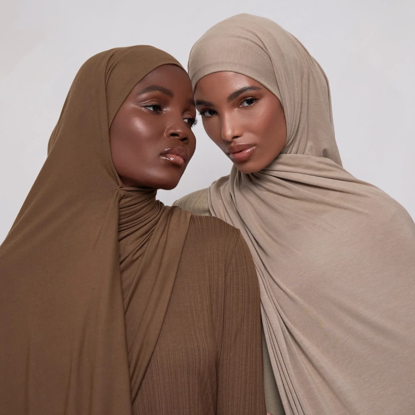 Sciarpa Hijab musulmana morbida e sottile di lusso da donna lunga tinta unita avvolgente per la testa per le donne Sciarpe Hijab da donna Velo musulmano Jersey Hijab