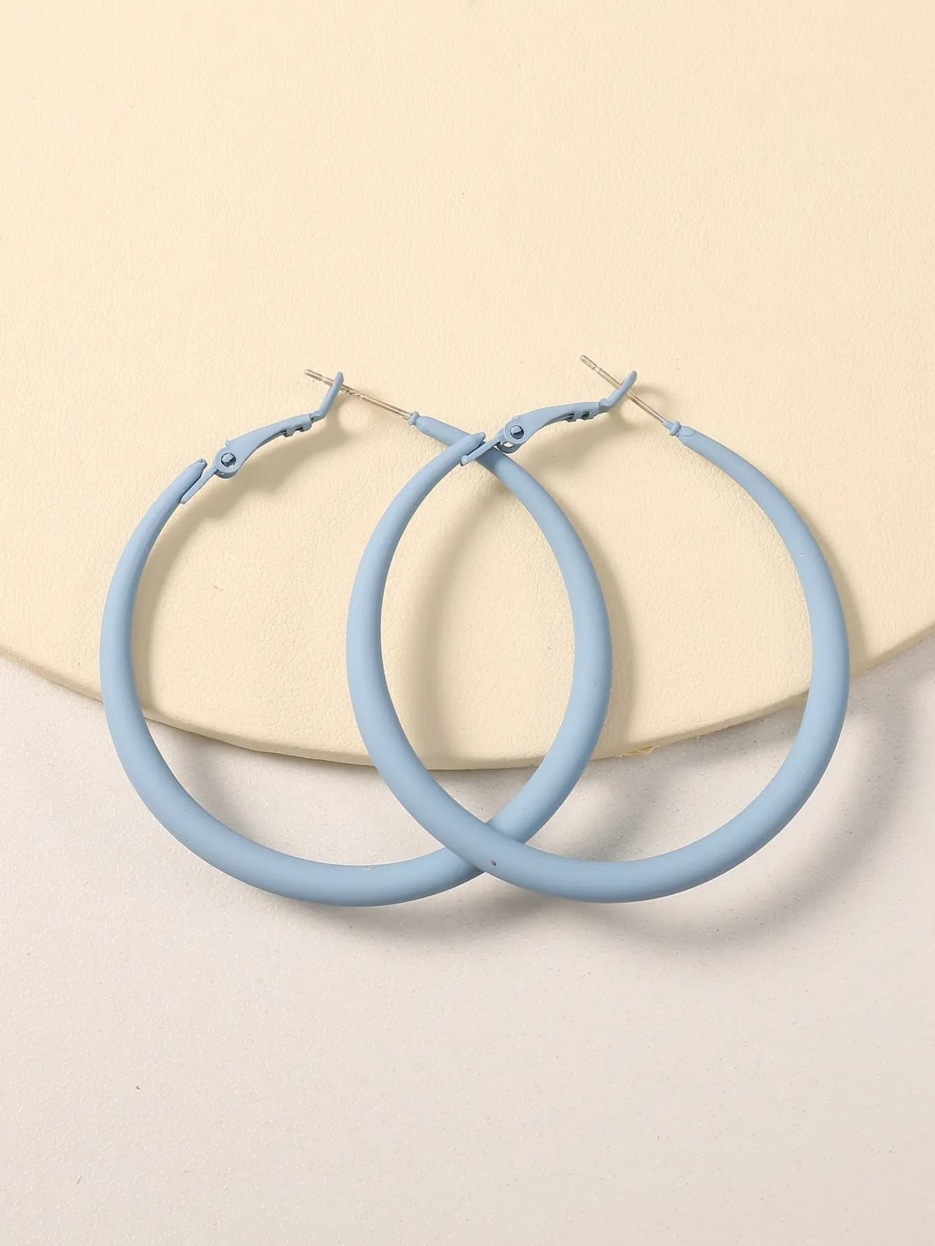 1pair European And American Style Simple Geometric Round Open Painted Hoop Earrings For Women, Ideal For Daily Wear And Festival Gifts
