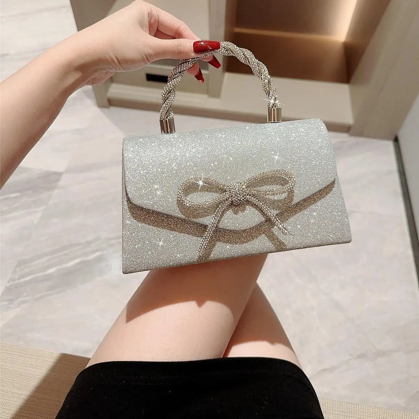 Elegante Borsa da Sera Clutch con Tracolla, Diamanti Incastonati e Catena a Nodo, Versatile e alla Moda Borsetta da Donna