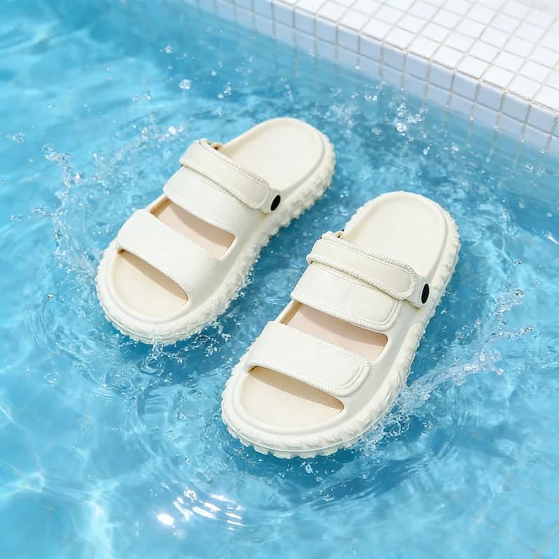 Summer casual men's sandals with soft non-slip sole, comfortable for outdoor walks, fashionable beach shoes, Joker sports sandals for young people double use