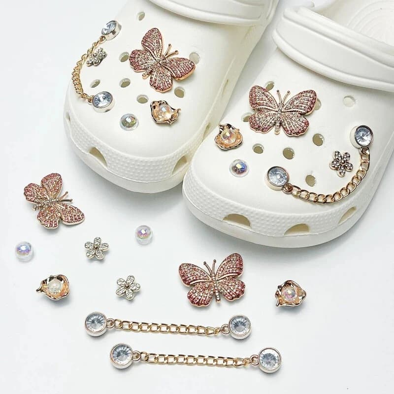 Set di accessori alla moda per scarpe, con catena rimovibile, adatta per sandali e infradito.