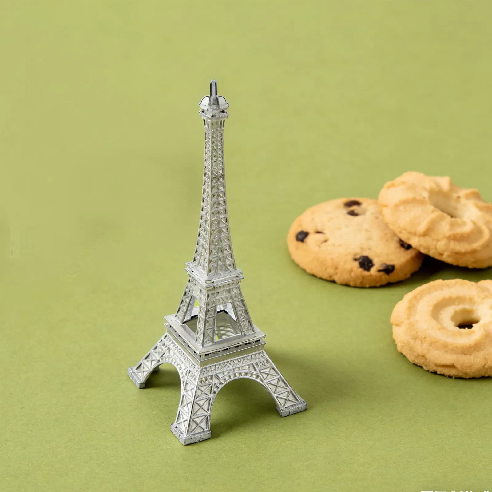 Lampada da scrivania in plastica con design della Torre Eiffel, 2 pezzi, con luci LED colorate, decorazione per casa, bar, caffè, soggiorno, 6x6x13 cm