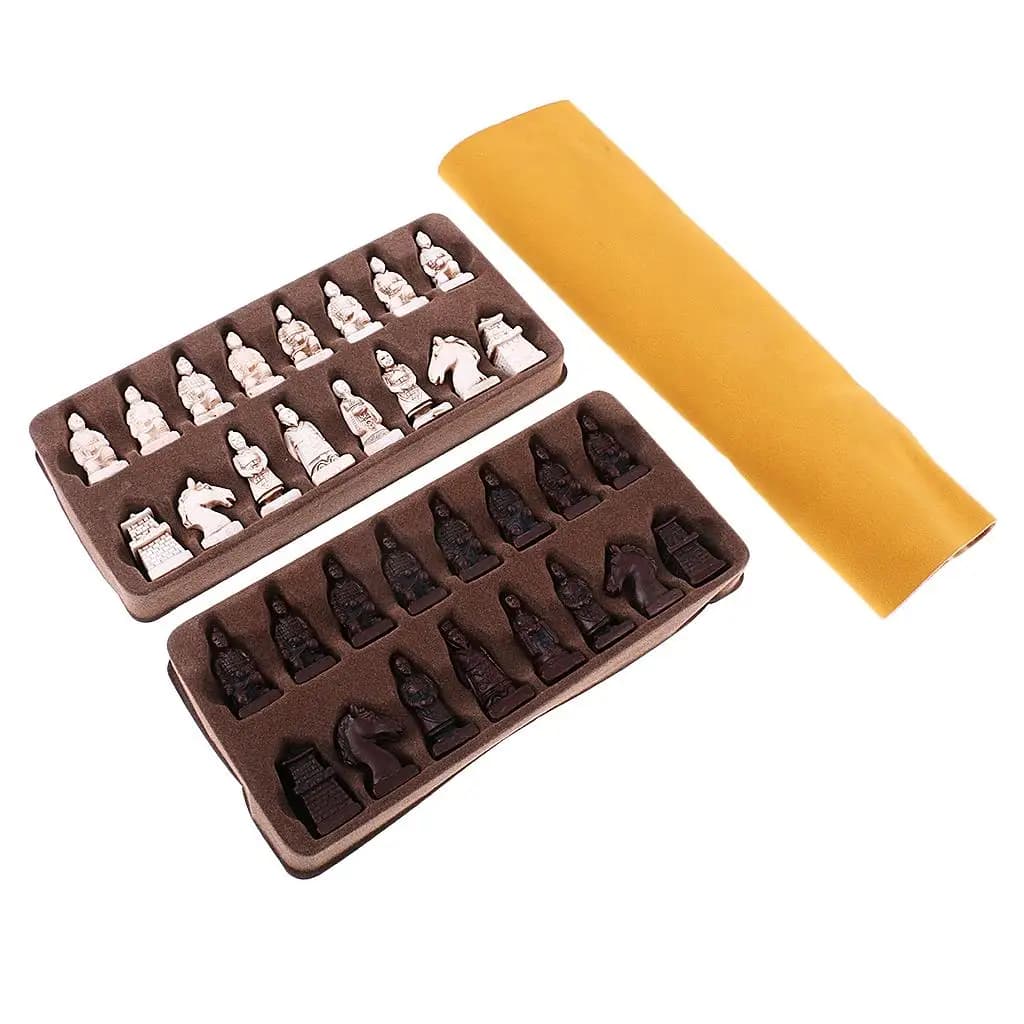 Set di Scacchi Medievale Vintage in Resina, Scacchiera Pieghevole in Imitazione Pelle, Regalo da Collezione per Amanti degli Scacchi