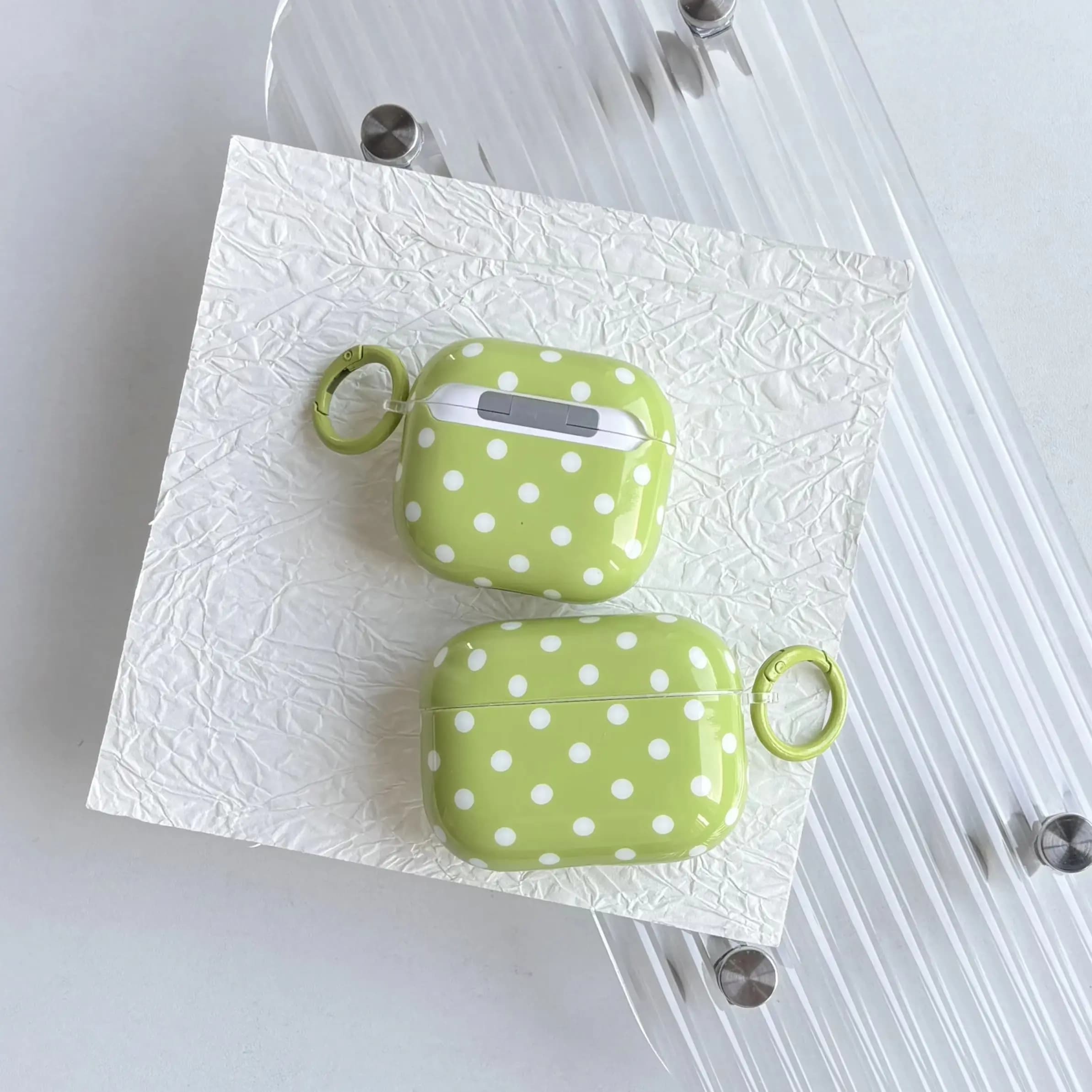 Cover Protettiva Lucida Estiva con Motivo a Pois Bianchi e Verdi Frutta a Schermo Intero per AirPods 1 2 3 4 Pro Pro2 Pro3
