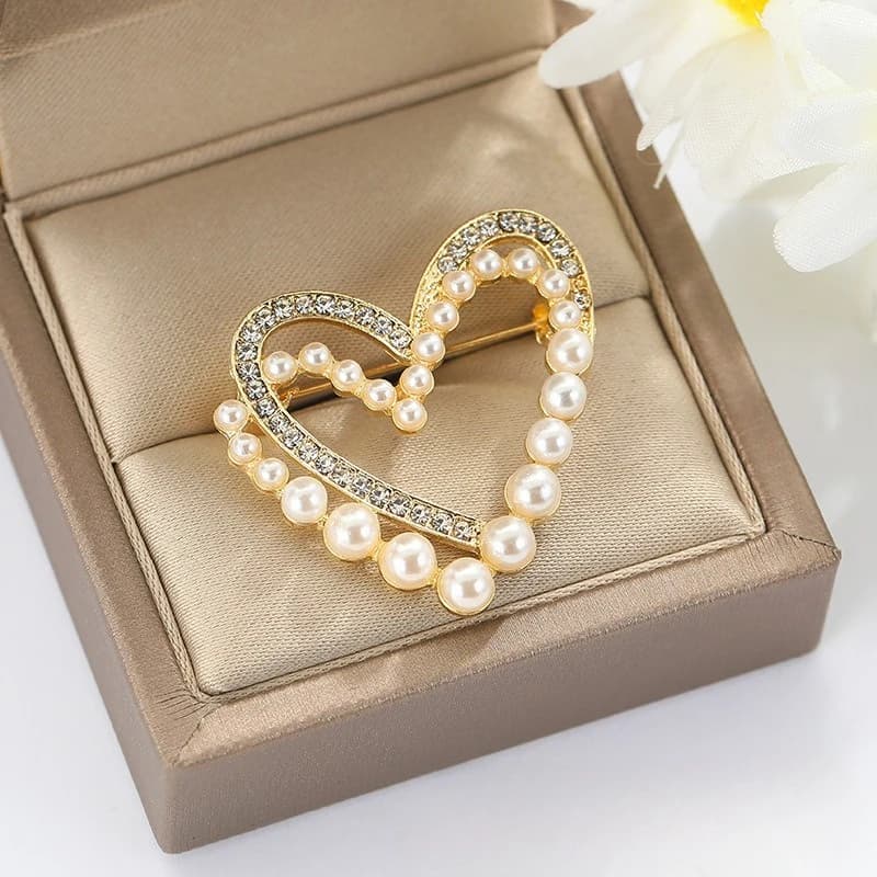 Exquisite Spille a Cuore per Donna, Elegant Ali d'Angelo con Strass e Perle, Studs for Maglioni e Cardigan, Jewelry