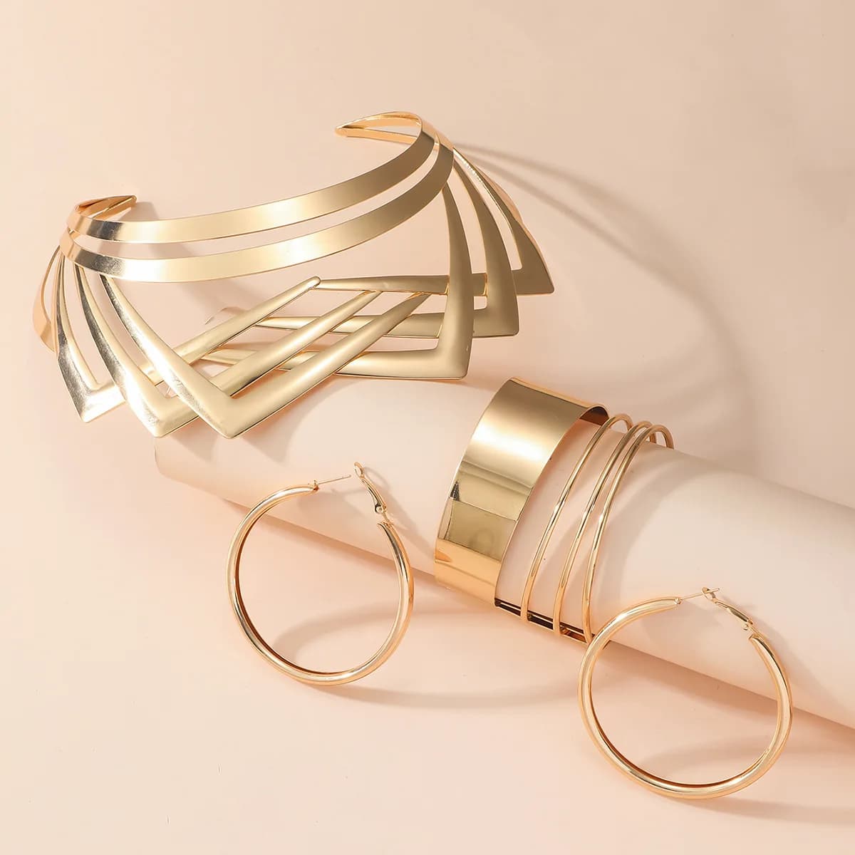New design multi-layered geometric cable in European and American cross-border metal, customized light luxury, beautiful high-end