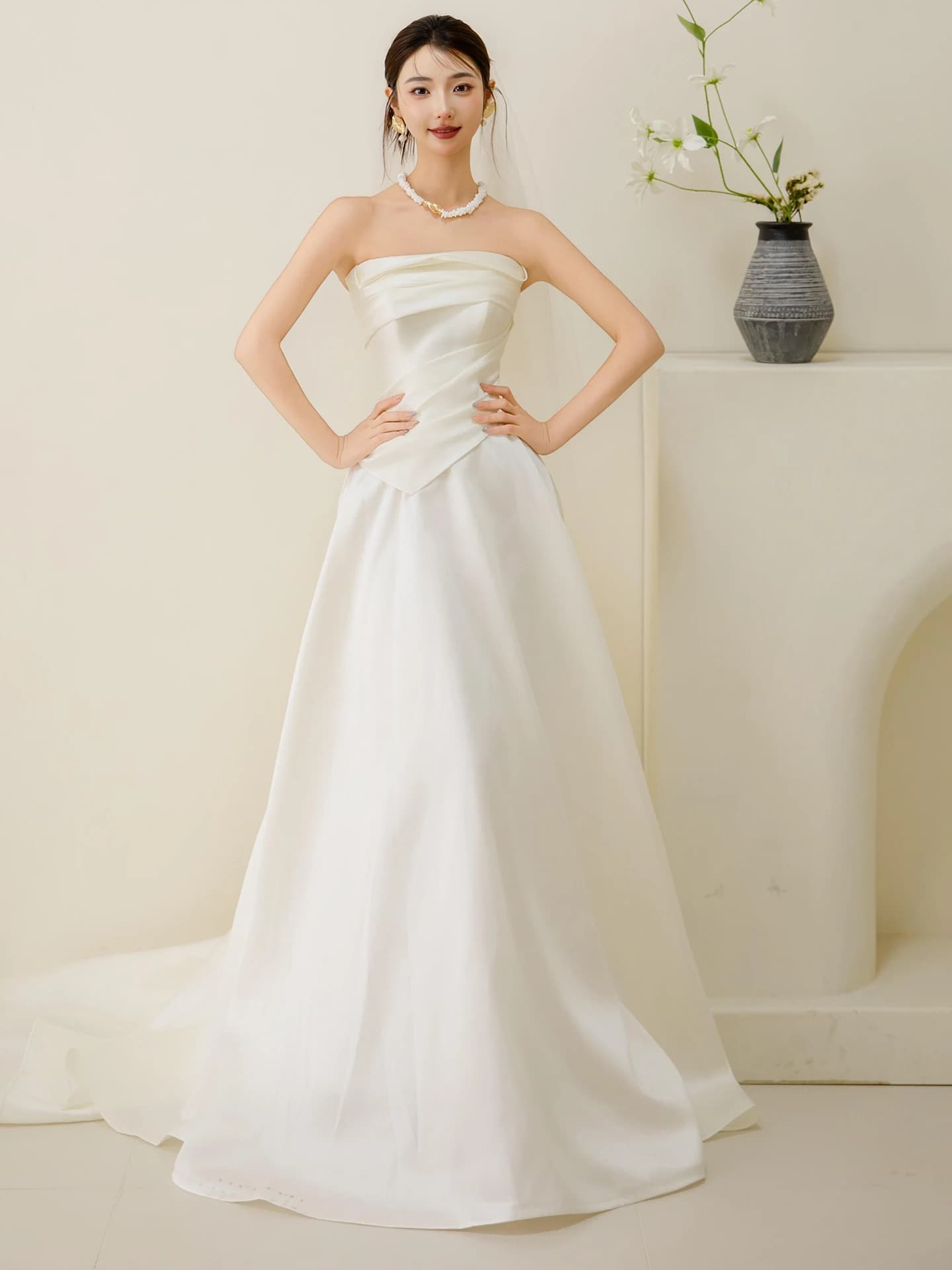 Light Satin Wedding Dress Simple Elegance Strapless out Door Gown Small Train White Long Skirt for Bride Young Women 18-25
