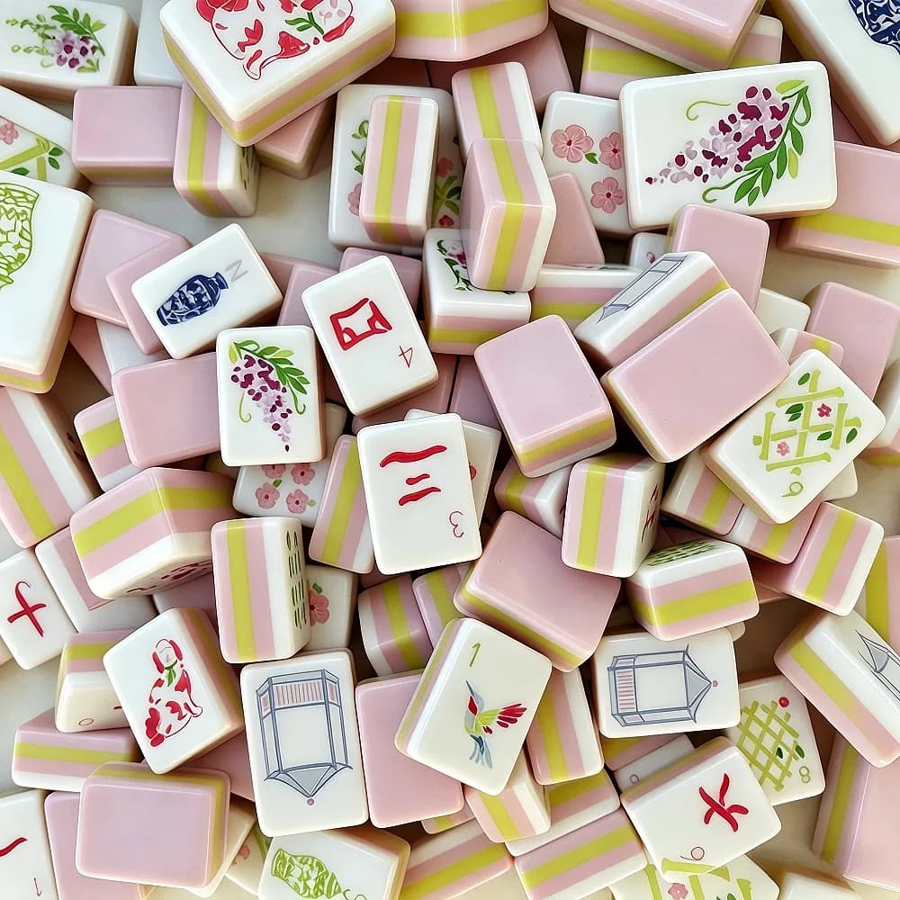 Free shipping Hot Sale Light Purple Acrylic American Mahjong Set 160 Tiles Portable Mah Jongg Indoor Board Game Surprise Gifts