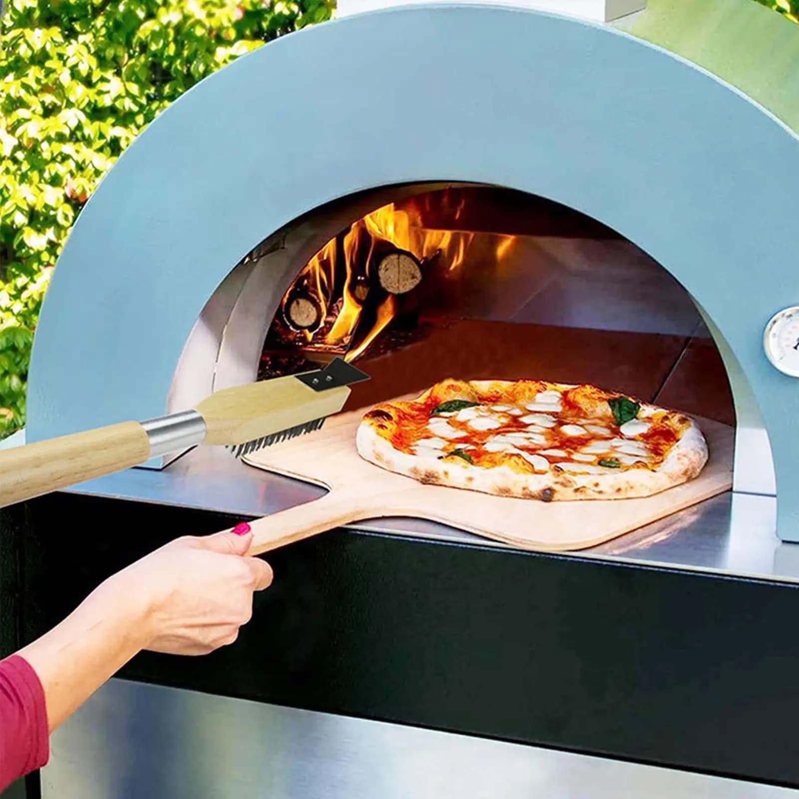 Spazzola per la pulizia della pietra per pizza con manico lungo, raschietto per la pulizia, spazzole commerciali per barbecue e griglie, per griglie di fornelli, padelle e cucina