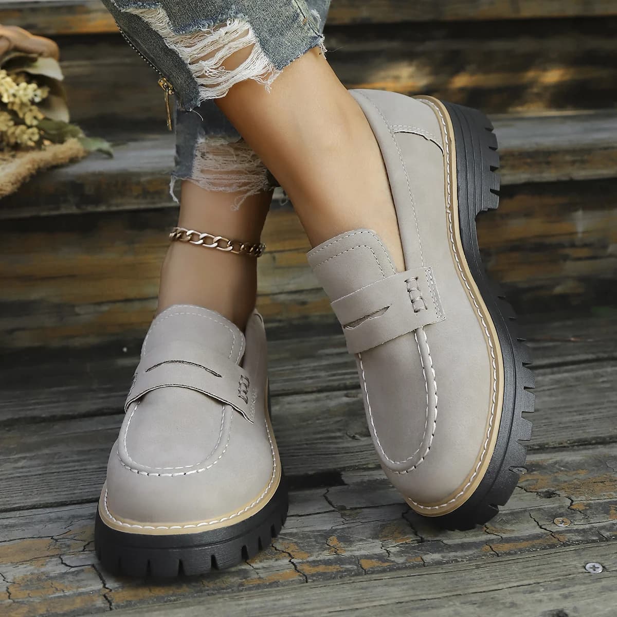 Women's Thick-soled Casual Non-slip Wear-resistant Low-top Shoes 2026 Spring and Summer New Velvet Retro Round-toe Loafers
