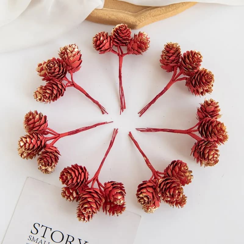 Piante artificiali Pigna finta dorata per la decorazione dell'albero di Natale Ghirlande Accessorio Fai da te Decorazioni per la casa per matrimoni Riempitore per scatole Mini bouquet