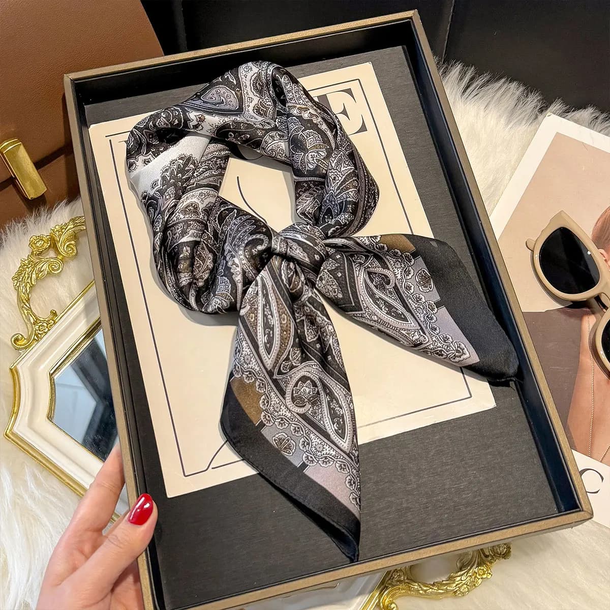 Primavera e Autunno NUOVA Sciarpa Quadrata Paisley Donna Scialle di Raso Avvolgere Hijab Capelli Femminili Fazzoletto di Lusso Protezione Solare Bandana