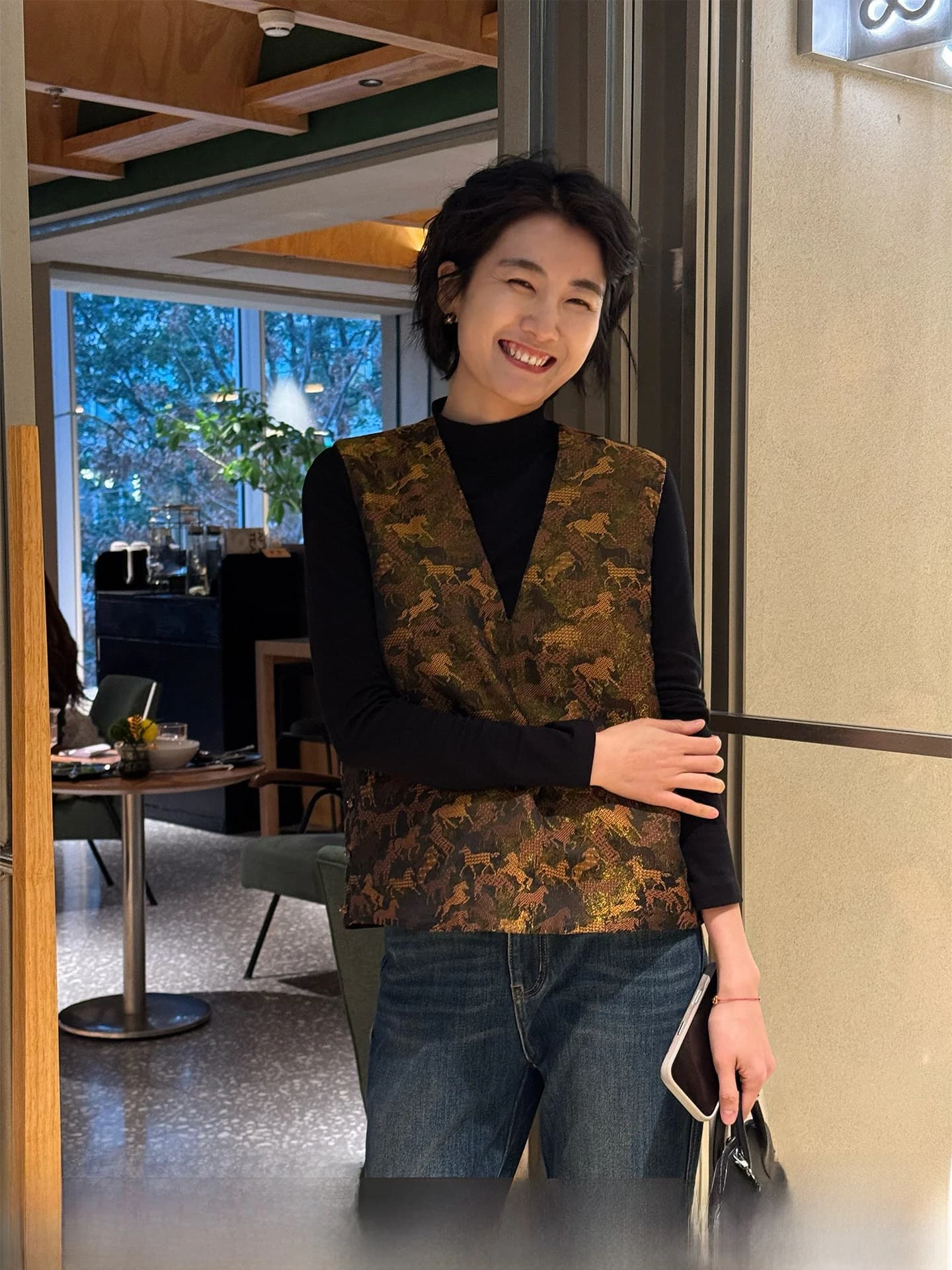 Nuovo Gilet da Donna Cinese 2026 Primavera con Ricamo in Filo Dorato, Top a Strati con Scollo a V, per il Lavoro e la Vita Quotidiana