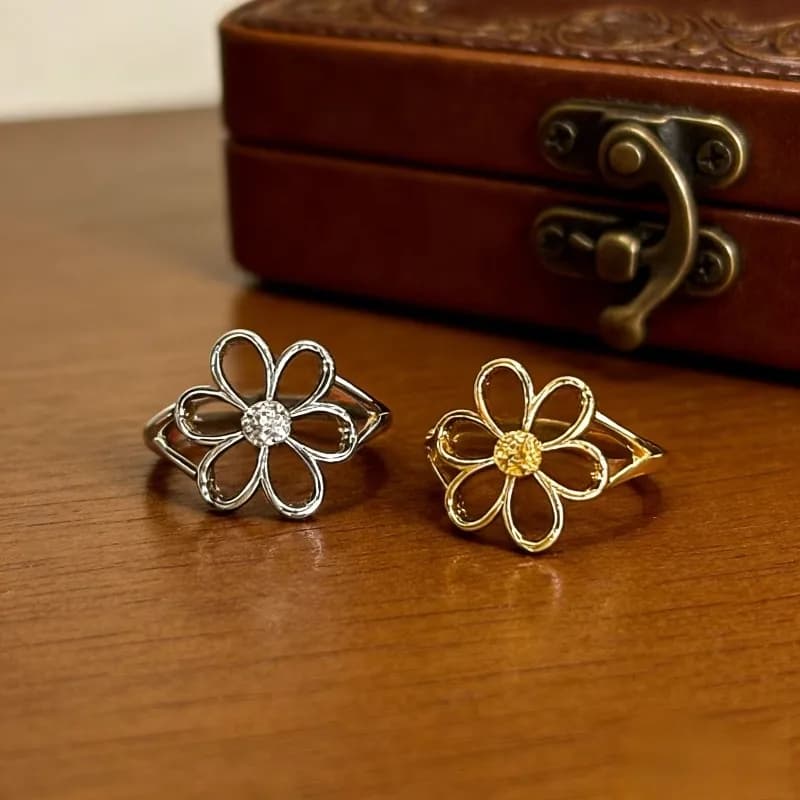 Wired flower ring, fashionable, discreet luxury, niche, versatile for everyday commuting, women's jewelry
