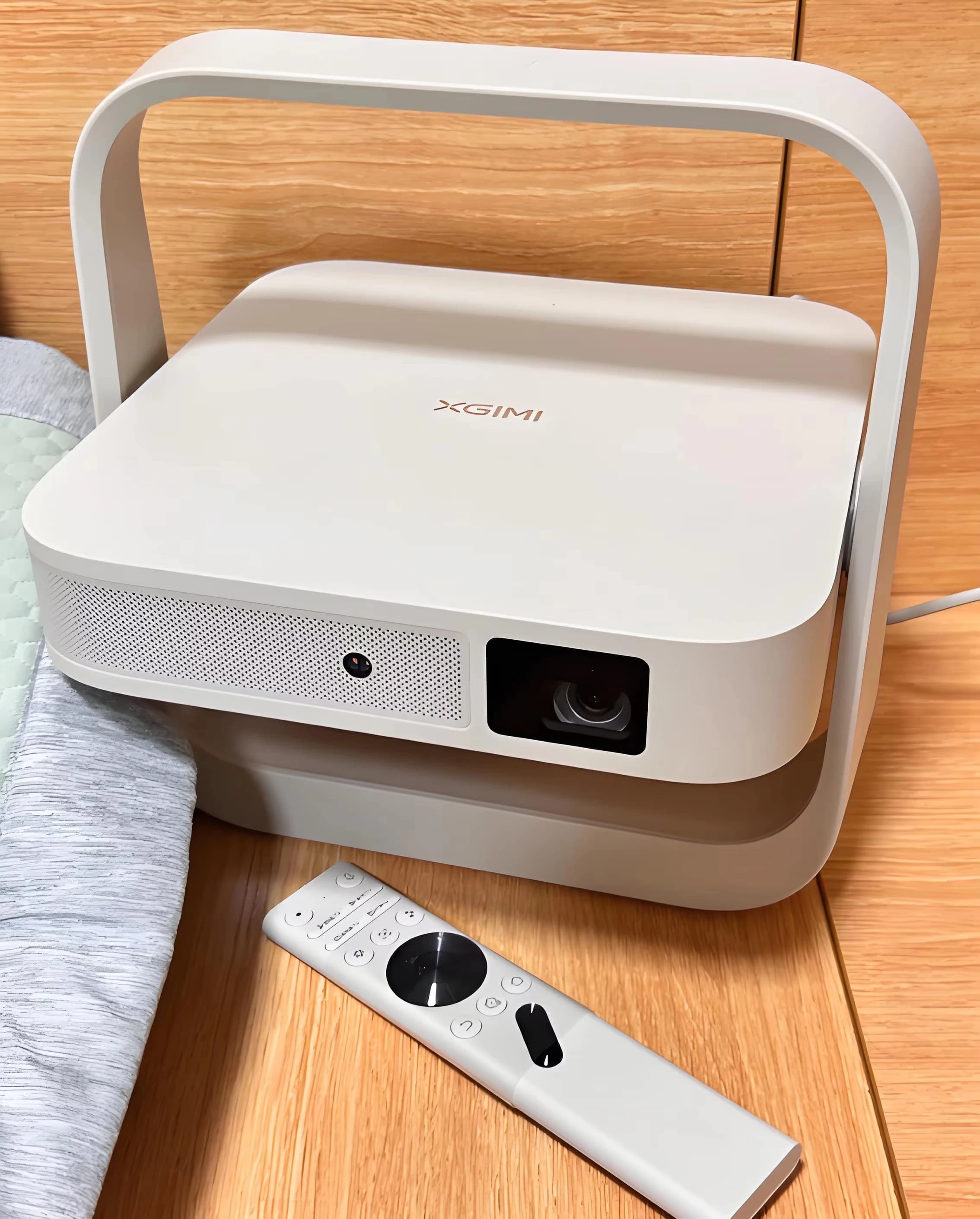 Nuovo Proiettore Mini DLP XGIMI Z6X di Quinta Generazione, Supporto 4K, Home Theater, Smart TV Android, Supporto MEMC HDR e Audio Dolby