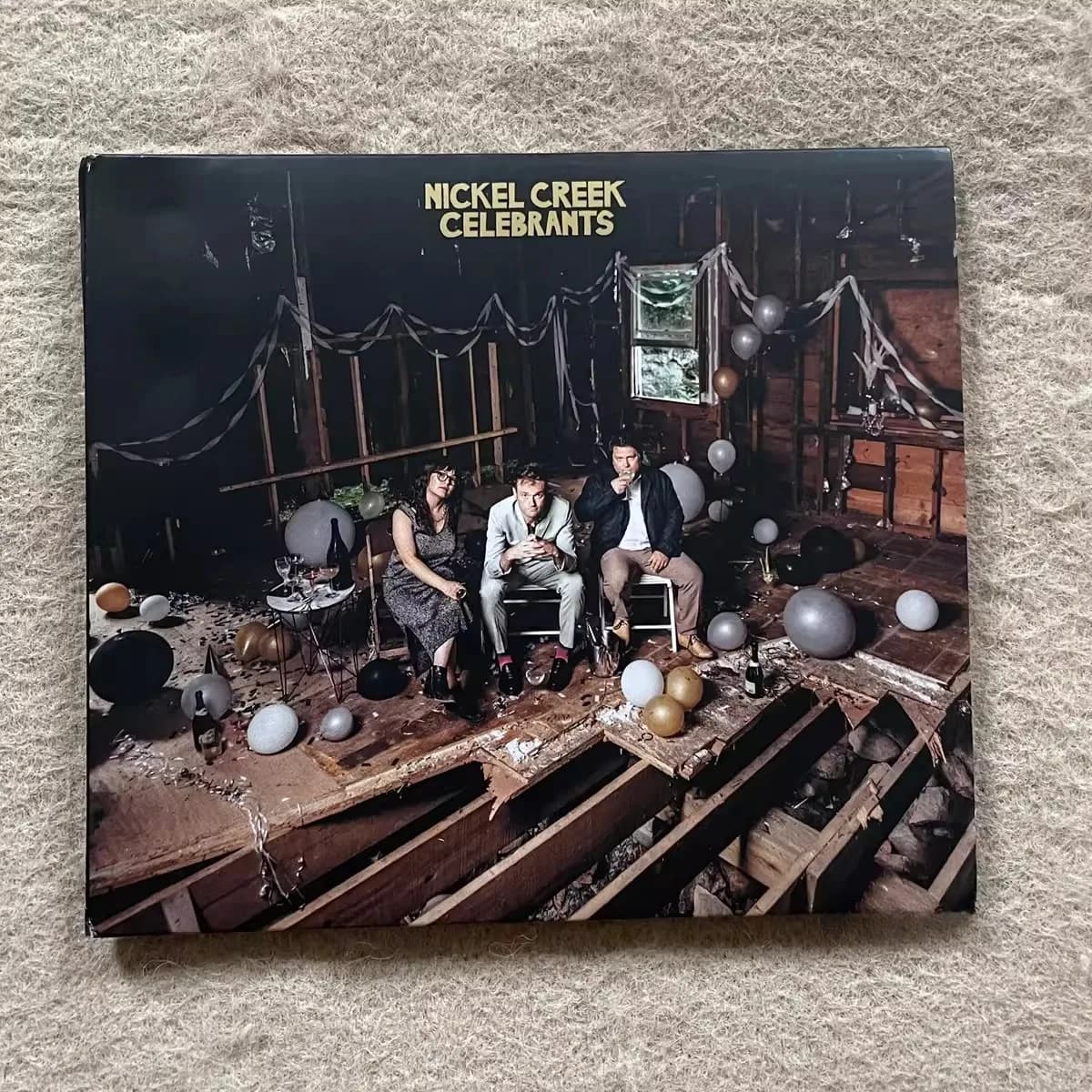 Nickel Creek Celebrants – Album in studio di bluegrass progressivo e folk per fan appassionati e collezionisti selezionati