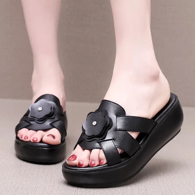 Piattaforma Pantofole da spiaggia da donna scarpe da donna 2025 pantofole spesse fiori Pantofole in pelle femmes sandalo di design di lusso 32-43