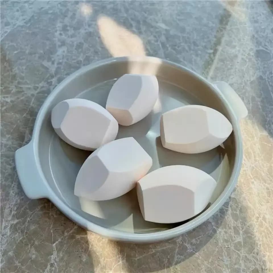 Spugna per Trucco Ultra Grande 8CM, Utilizzabile a Secco e Bagnato, Tre Sezioni, Indispensabile per Viaggi, Applicatore Cosmetico Leggero