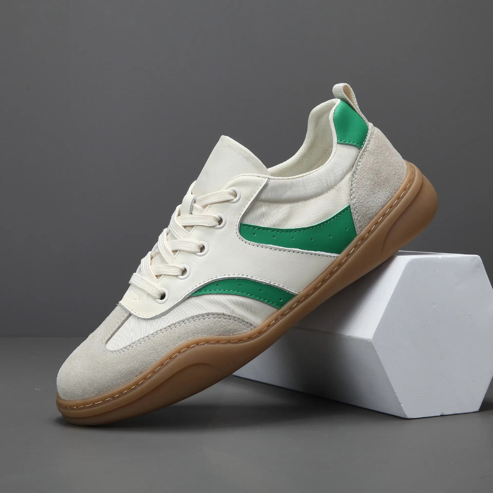 Scarpe casual da uomo di marca Scarpe basse leggere in vera pelle Scarpe da passeggio per uomo Designer di lusso Scarpe da ginnastica di moda 2026 Primavera Nuovo