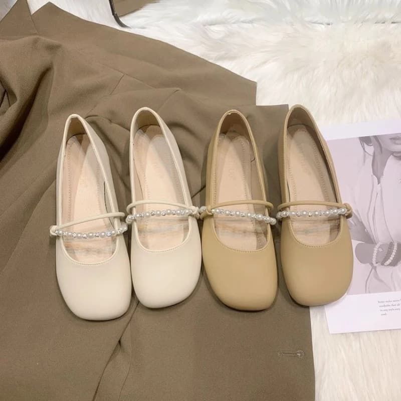 Scarpe basse con punta tonda e suola piatta