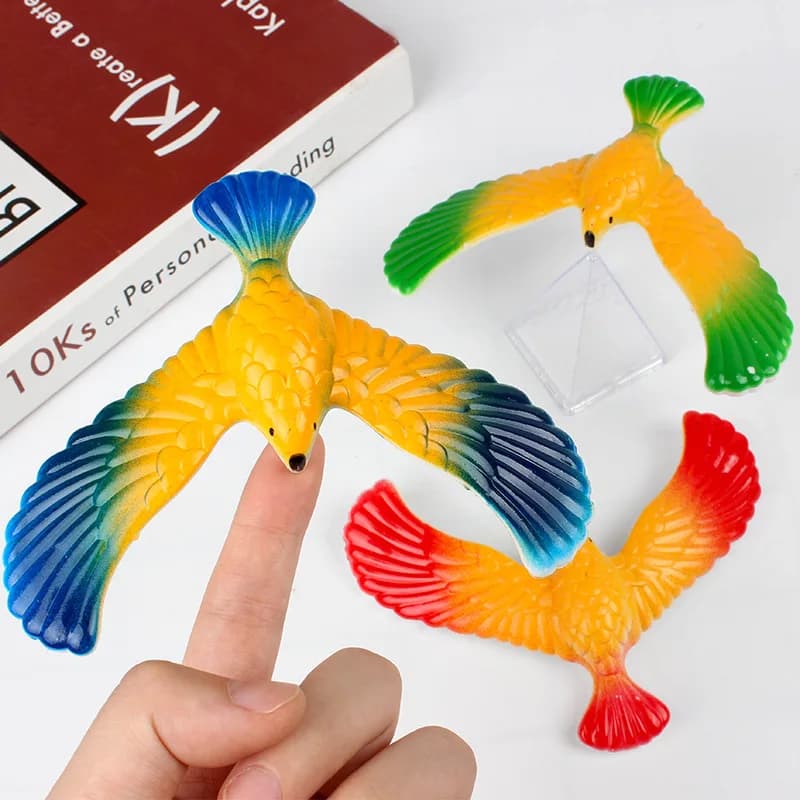 Novità incredibile aquila d'equilibratura con supporto a piramide Magic Bird Desk Fun impara novità giocattoli per bambini regalo di compleanno giocattoli per bambini