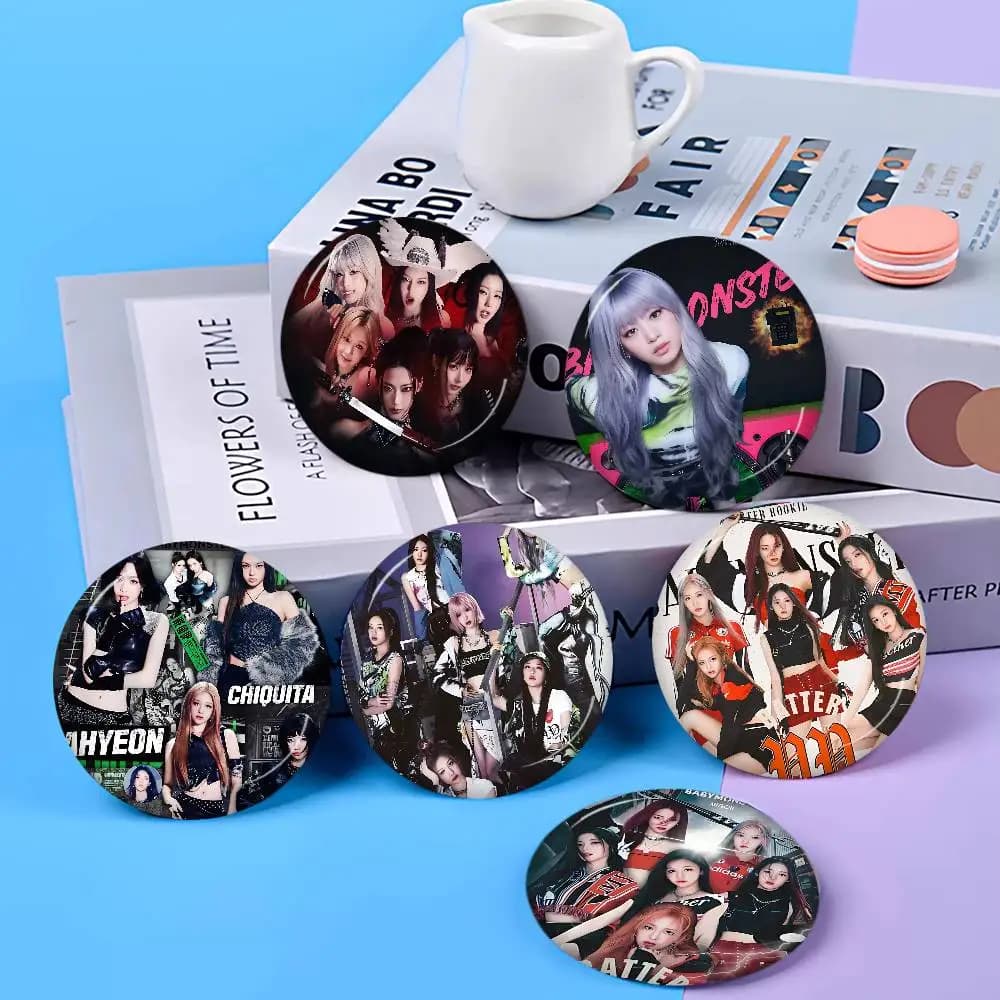 Spille Anime Kpop B-Babymonster, Badge Cartoon Carini per Giacche e Jeans, Accessori Regalo