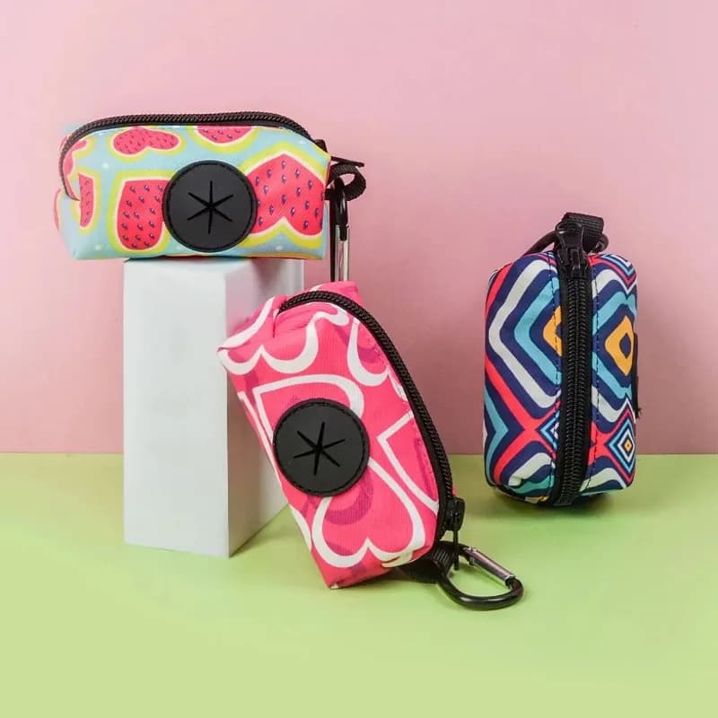Dispenser porta sacchetti per cacca per animali domestici dal design carino senza sacchetto e guinzagli per cacca possono attaccare con qualsiasi guinzagli per cani per San Valentino