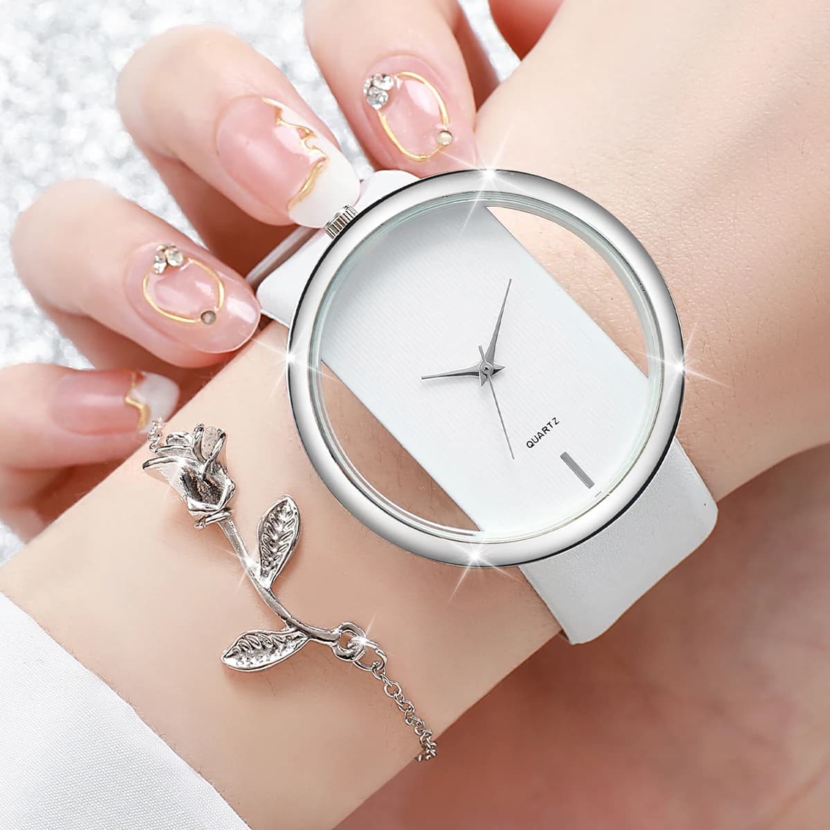 2 pz/set Fashion Hollow Dial orologi da donna cinturino in pelle orologio al quarzo Set di braccialetti con fiori