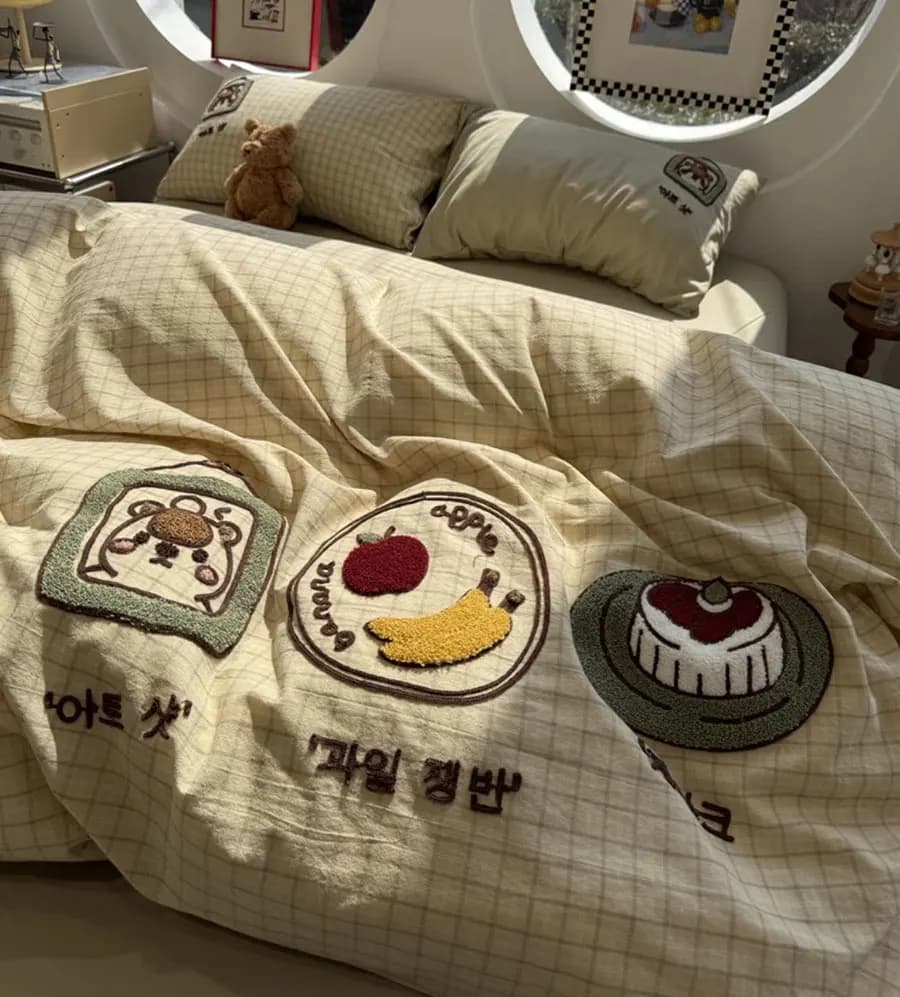 Simpatico cartone animato orso torta banana mela ricamo set letto, doppia regina piena re cotone tessile per la casa federa copripiumino