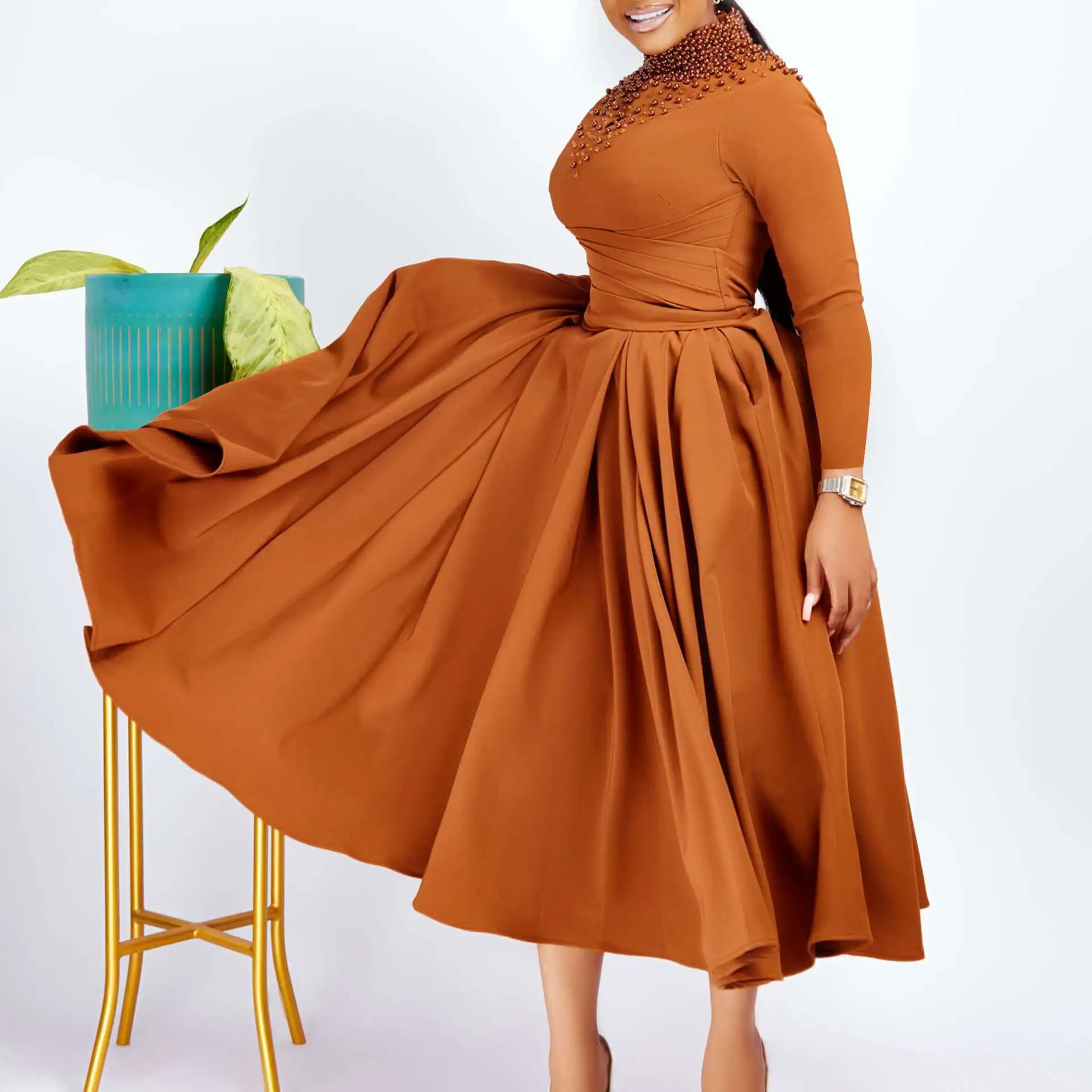 Elegante Abito Africano con Collo Alto e Perline, Vita Stretta, Stile Casual, Maniche Corte, Scollo a V, Tinta Unita per Donne