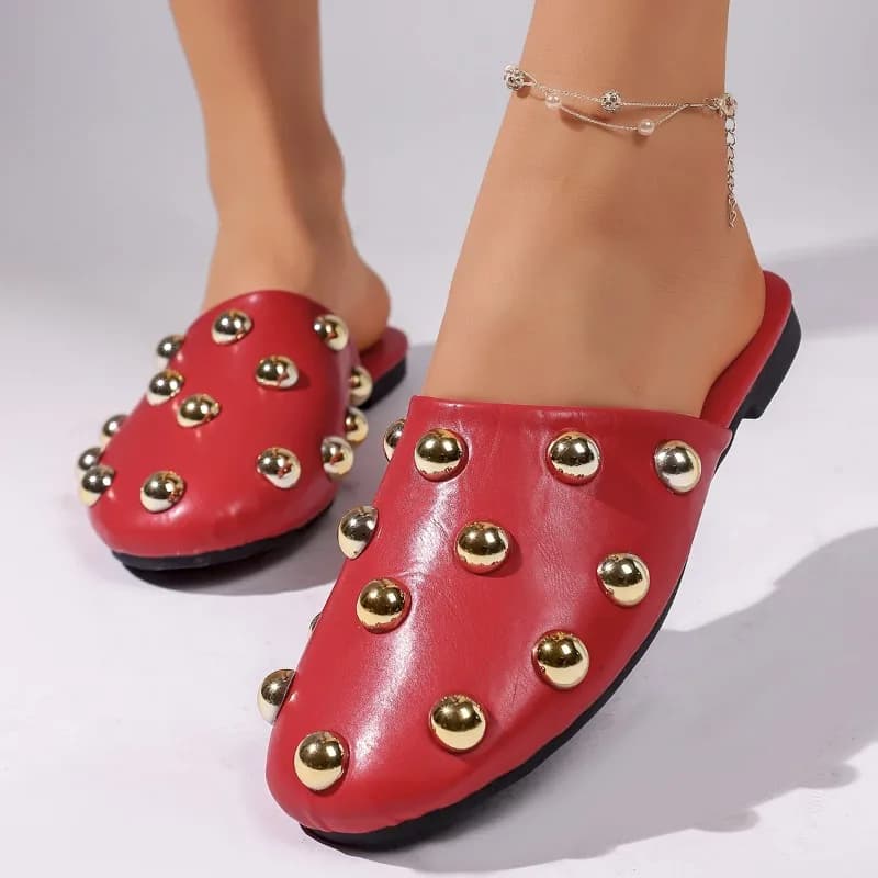 Sandali Casual da Donna con Rivetti Metallici, Nuovi Modelli Estivi 2026, Scarpe Femminili a Punta Chiusa con Suola Morbida per Esterni