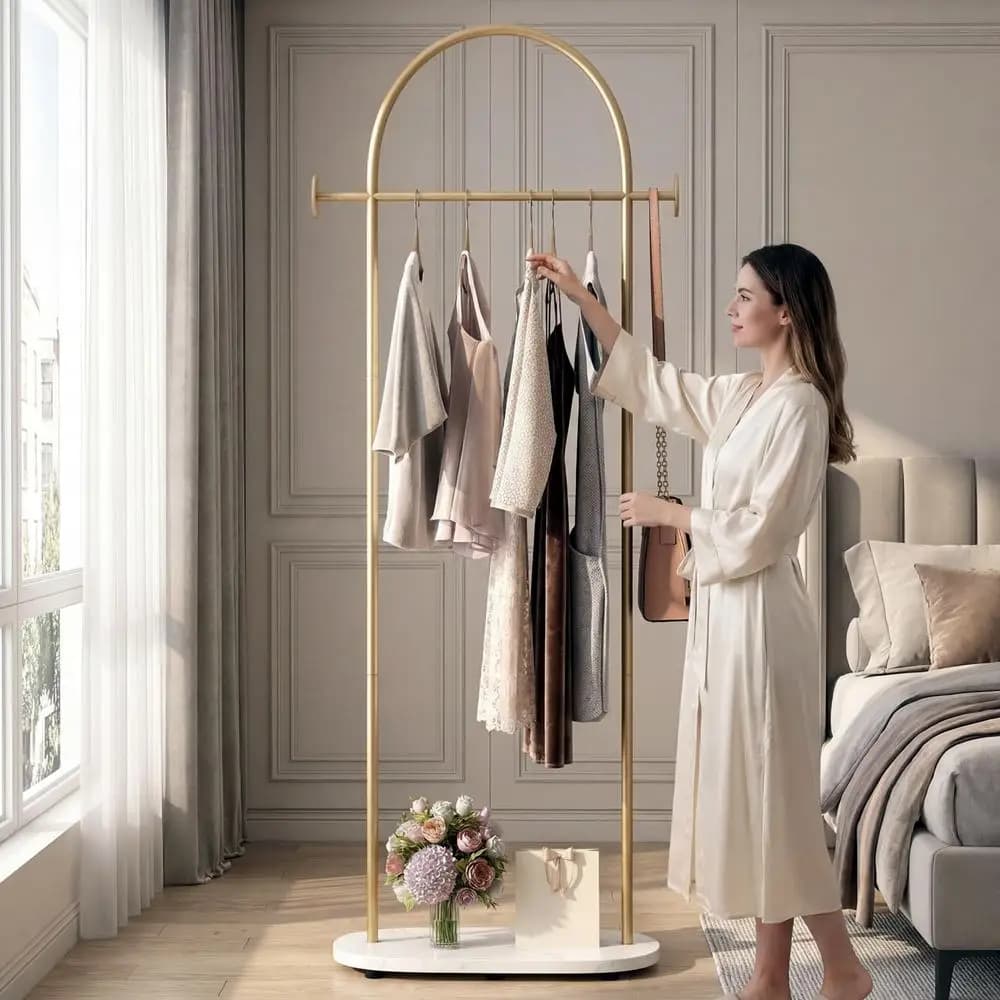 Appendiabiti Moderno con Ripiano, Stand Appendiabiti Autoportante Resistente, Porta Cappotti in Metallo con Ganci per Boutique