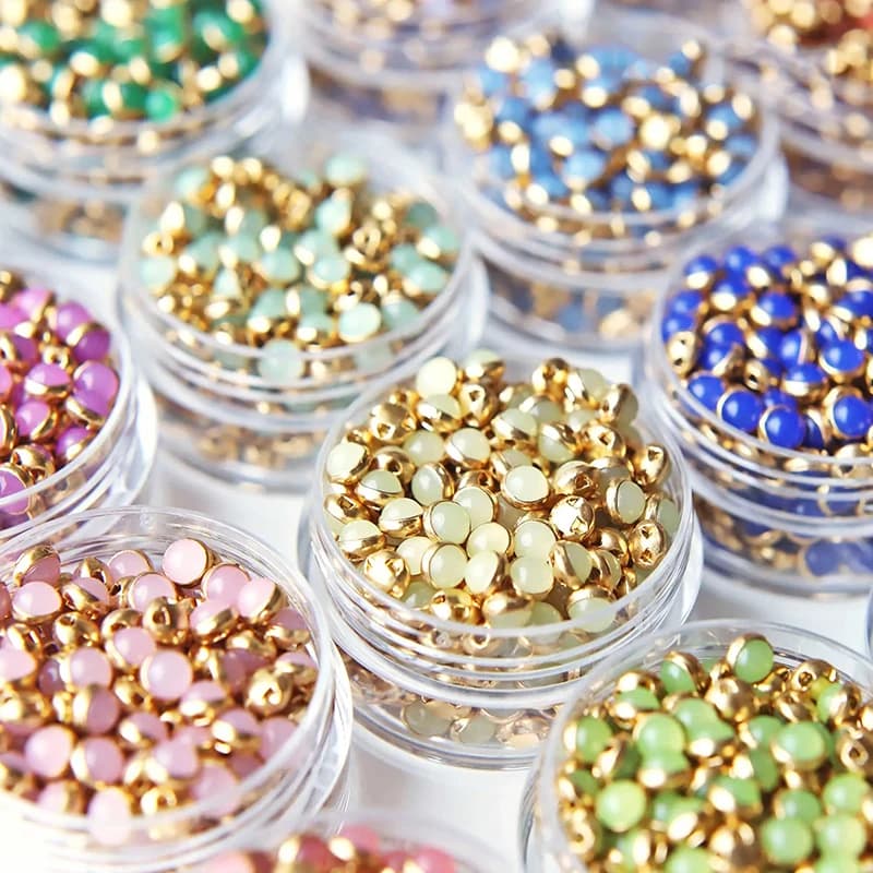 4mm 100PCS Mini Bottoni Oro Colorato Piccoli Bottoni di Perle per Forniture Artigianali Fai da Te Camicia per Bambole Vestiti Jeans Accessori per Cucire