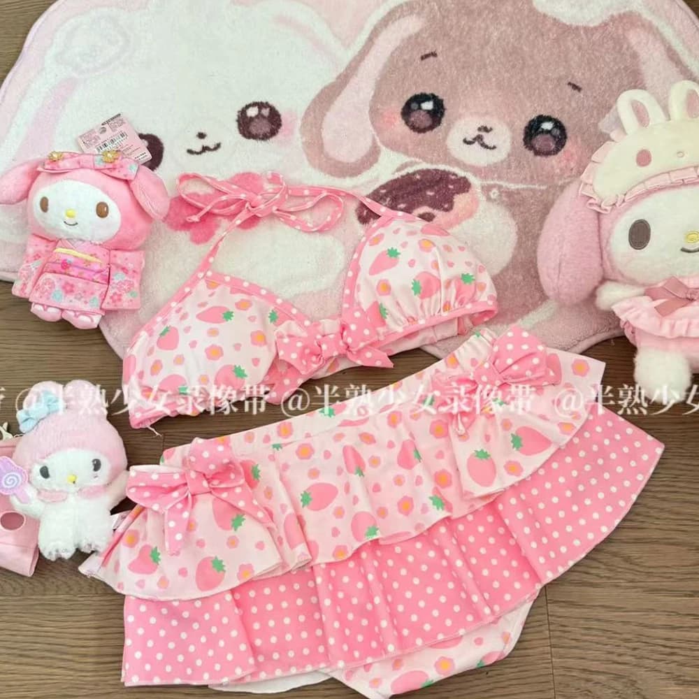 Costume da bagno da donna 2025 in stile giapponese Kawaii, bikini con stampa dolce e allacciatura all'americana, set bikini con volant, costume da bagno intero