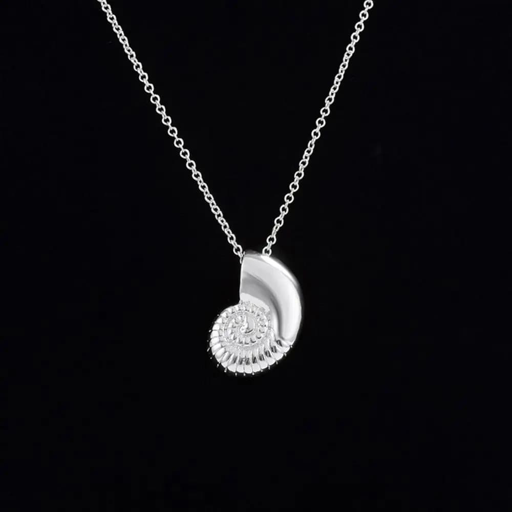 Collana con Conchiglia Rotonda a Tema Marino, Design Carino, Ciondolo Vintage a Forma di Lumaca Marina, Regalo Perfetto